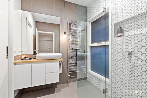 Property photo of 1 Fernley Avenue Macleod VIC 3085