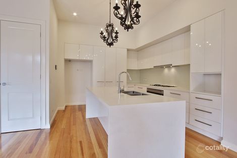 Property photo of 2/140 Warrigal Road Camberwell VIC 3124