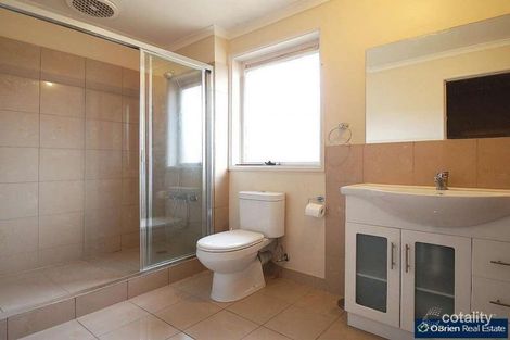 Property photo of 10 Marnebeck Court Cranbourne VIC 3977