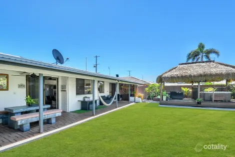 Property photo of 37 Nicklin Way Buddina QLD 4575