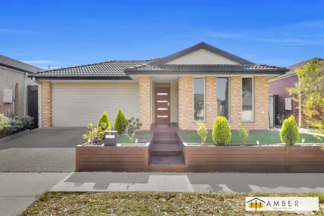 11 Karlson Way, Cranbourne North, VIC 3977