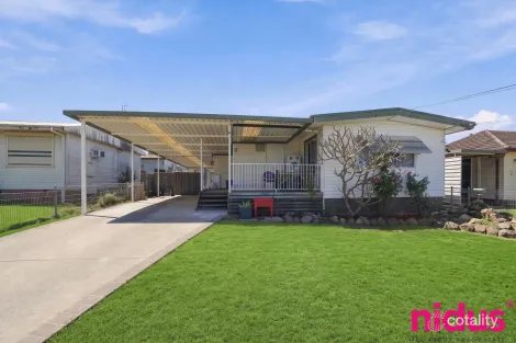 13 FINISTERRE AVE, WHALAN, NSW 2770