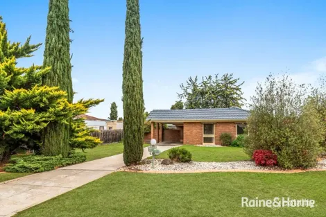 2 Edinburgh Pl, Melton West, VIC 3337