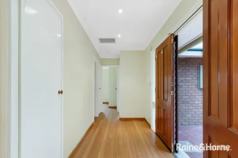 Property photo of 2 Edinburgh Place Melton West VIC 3337