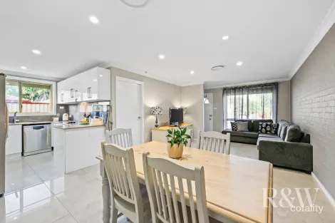 Property photo of 2/52 Francisco Crescent Rosemeadow NSW 2560