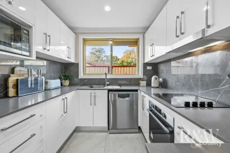 Property photo of 2/52 Francisco Crescent Rosemeadow NSW 2560