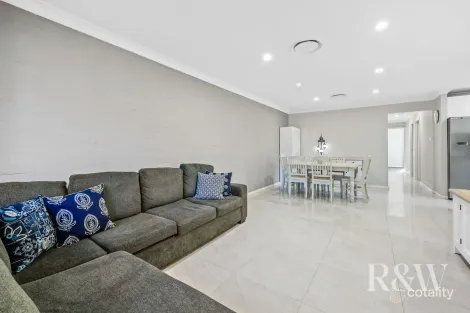 Property photo of 2/52 Francisco Crescent Rosemeadow NSW 2560