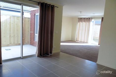 Property photo of 9 Hollywell Road Clyde North VIC 3978