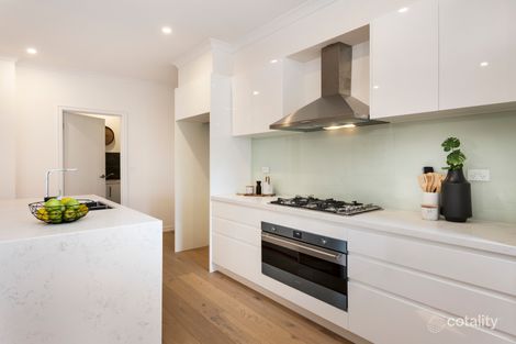 Property photo of 2/14 Carawatha Road Doncaster VIC 3108