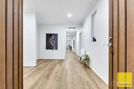 Property photo of 6 Montalto Street Craigieburn VIC 3064