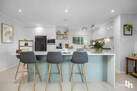 Property photo of 2 Emory Place Cameron Park NSW 2285