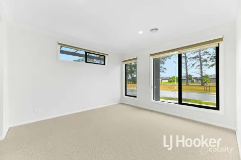 Property photo of 68 Charming Loop Officer VIC 3809