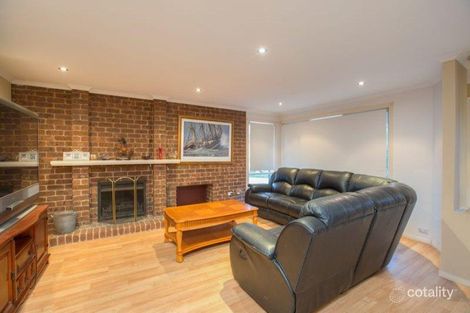 Property photo of 2 Maralee Court Berwick VIC 3806