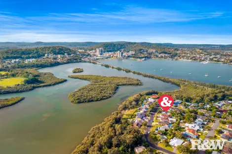 Property photo of 27 Matthews Parade Point Clare NSW 2250