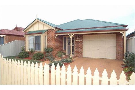 2 Diggers Pl, Caroline Springs, VIC 3023