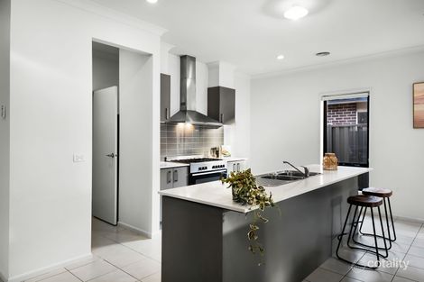 Property photo of 100 Eltham Parade Manor Lakes VIC 3024