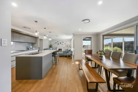 Property photo of 67 Webcke Crescent Kleinton QLD 4352