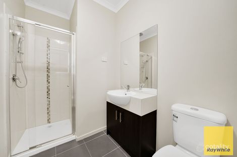 Property photo of 32 Lilyturf Drive Tarneit VIC 3029