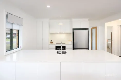 Property photo of 26 Jacob Crescent Glenroy NSW 2640