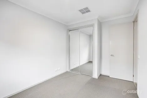 Property photo of 30 Girona Drive Clyde North VIC 3978