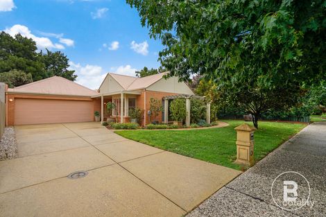 17 St Glens Way, Lake Gardens, VIC 3355