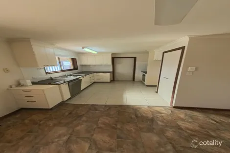 Property photo of 3 Crest Court Avoca QLD 4670