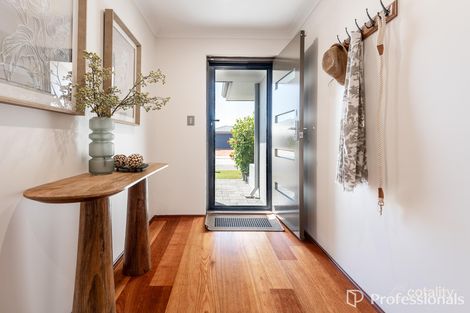 Property photo of 15 Saligna Bend Wattle Grove WA 6107