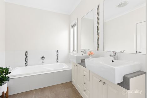 Property photo of 28 Woodridge Crescent Doreen VIC 3754