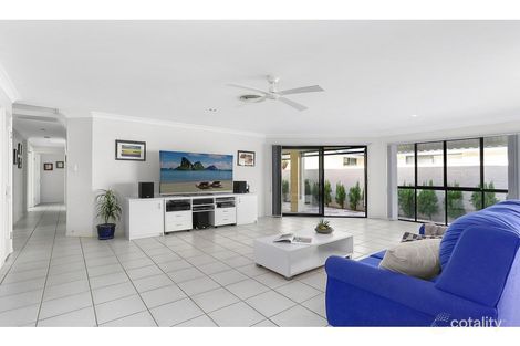 Property photo of 6 Mykonos Court Parrearra QLD 4575