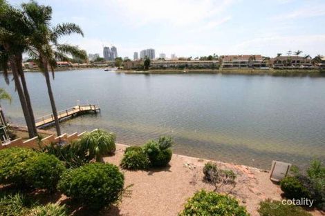 38 Sailaway St, Mermaid Waters, QLD 4218