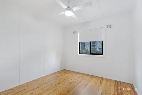 Property photo of 4/13 Bayview Avenue The Entrance NSW 2261