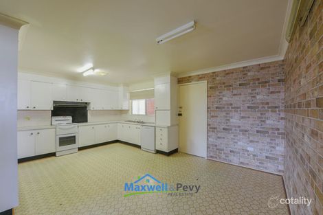Property photo of 30 Minnamurra Crescent Hillvue NSW 2340
