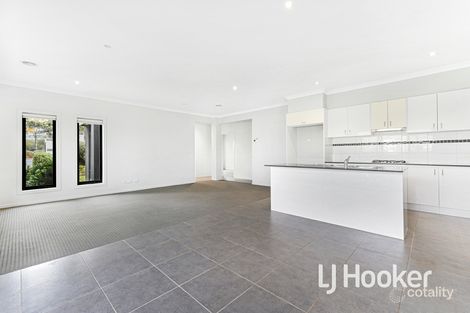 Property photo of 2 Grandvue Boulevard Pakenham VIC 3810