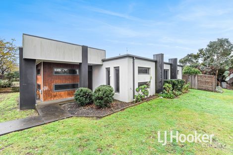 Property photo of 2 Grandvue Boulevard Pakenham VIC 3810