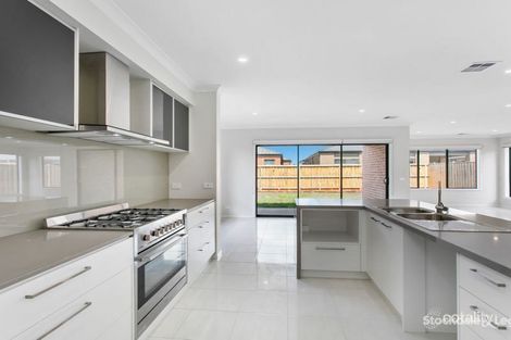 Property photo of 82 Longshore Drive Clyde North VIC 3978