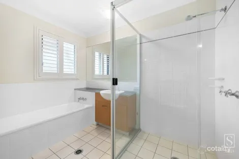 Property photo of 10/88 Greenway Circuit Mount Ommaney QLD 4074