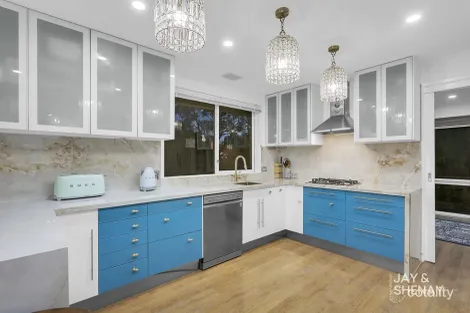Property photo of 13 William Perry Close Endeavour Hills VIC 3802