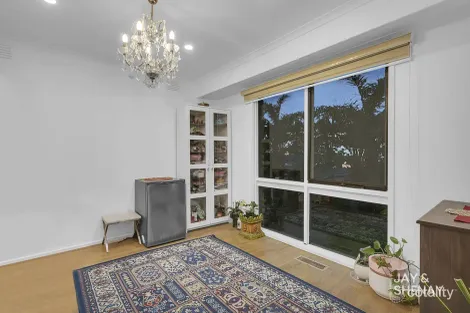 Property photo of 13 William Perry Close Endeavour Hills VIC 3802