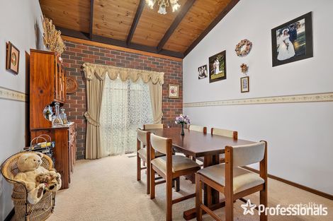 Property photo of 17 Wyuna Walk Mooroolbark VIC 3138