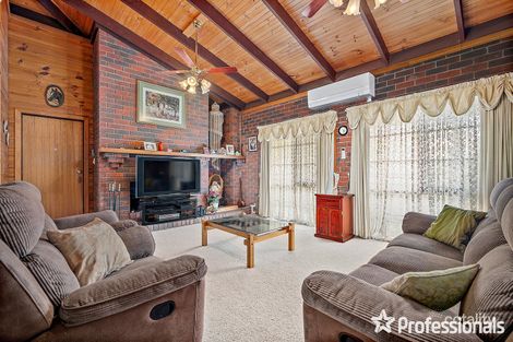 Property photo of 17 Wyuna Walk Mooroolbark VIC 3138