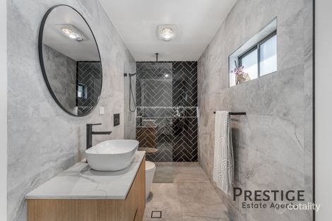 Property photo of 4 Ona Close Bossley Park NSW 2176