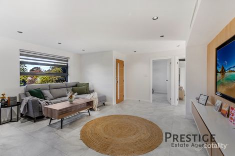 Property photo of 4 Ona Close Bossley Park NSW 2176