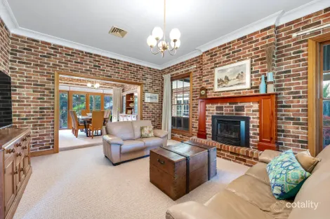Property photo of 14 William James Drive Mount Kembla NSW 2526
