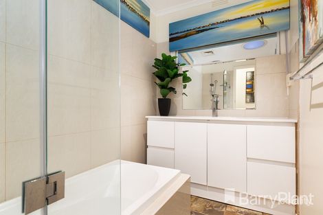 Property photo of 8 Pont Court Keysborough VIC 3173