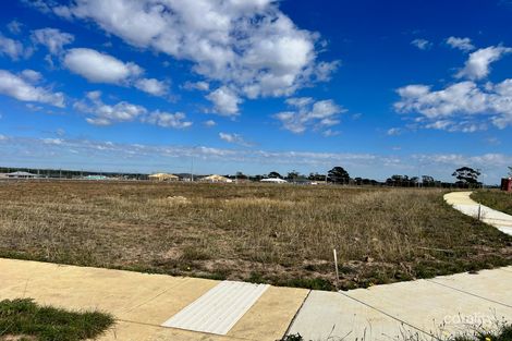 Property photo of 33 Lakeland Drive Lucas VIC 3350