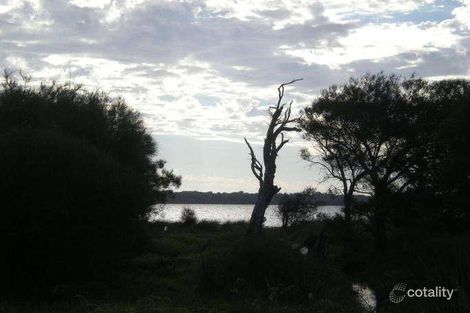 Property photo of 2 Crimp Crescent Leschenault WA 6233
