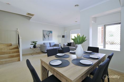 Property photo of 15 Kirren Close Cranbourne VIC 3977