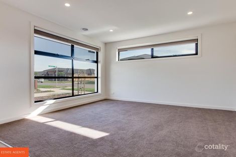 Property photo of 2 Montevideo Lane Clyde North VIC 3978