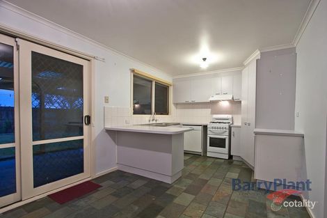 Property photo of 8 Daniher Close Berwick VIC 3806