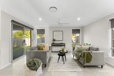Property photo of 28 Spruce Circuit Hillcrest QLD 4118